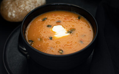 Zoete aardappelsoep met pompoenpitten