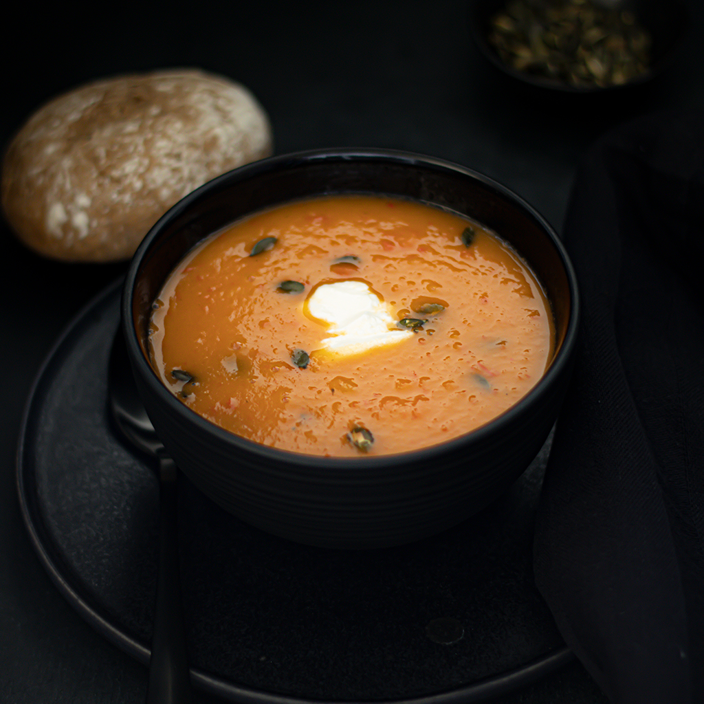 Zoete aardappelsoep met pompoenpitten